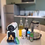 Neuf Equipe, Climatise Avec Terrasse, Velos, Barbecue, Proche Du Bourg Et Des Plages Oceanes, Wifi, Linge Et Menage Compris דירה