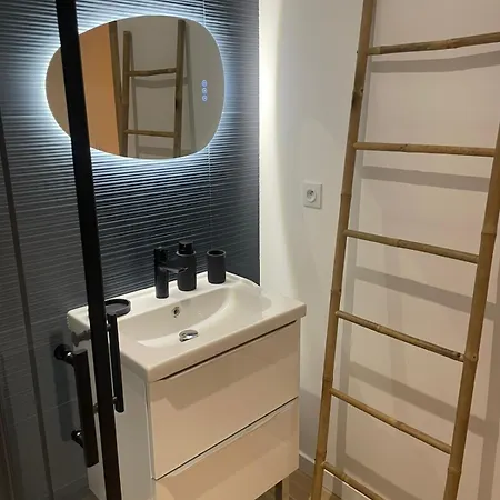 Neuf Equipe Avec Terrasse, Proche Du Bourg Et Des Plages Oceanes, Climatise, Wifi, Parking, Linge Et Menage Compris, Proche Des Commerces Ouverts Toute L'annee * 米尼赞海滩